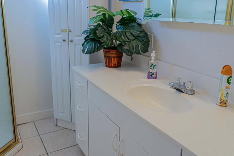 Authentic Near Beach House - Sleeps 16 - 5 Bedr home - image 24