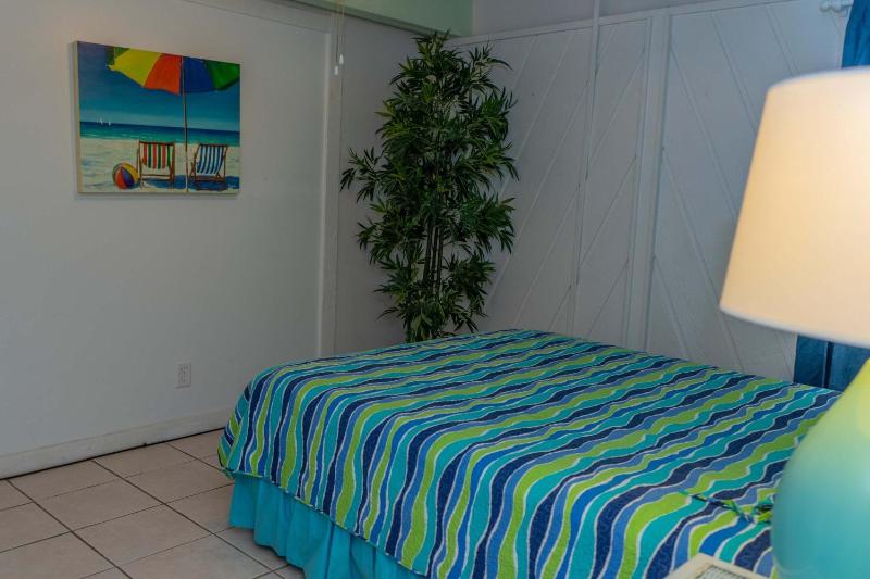 Authentic Near Beach House - Sleeps 16 - 5 Bedr home - image 42