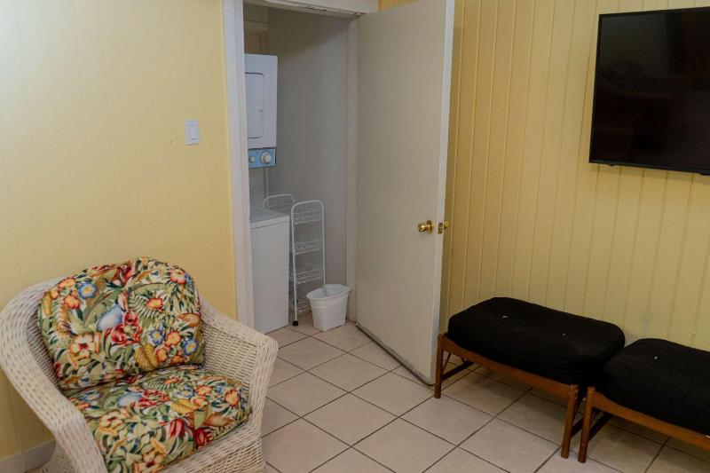 Authentic Near Beach House - Sleeps 16 - 5 Bedr home - image 29