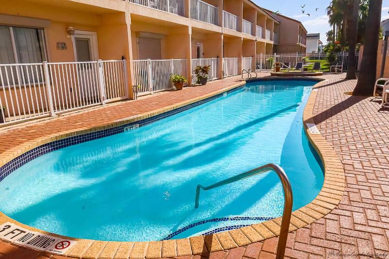 Dolphin 28 condo - image 17