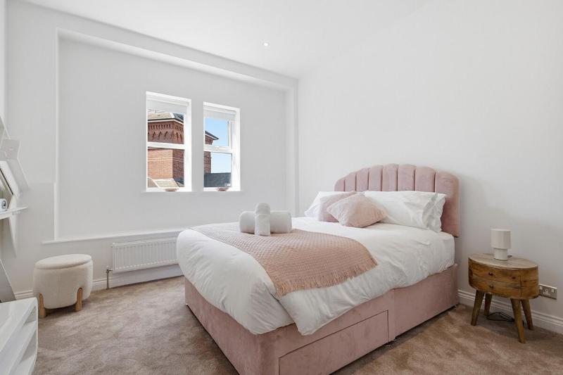 6BR Triplex | Pool Table | Rooftop Garden - image 27