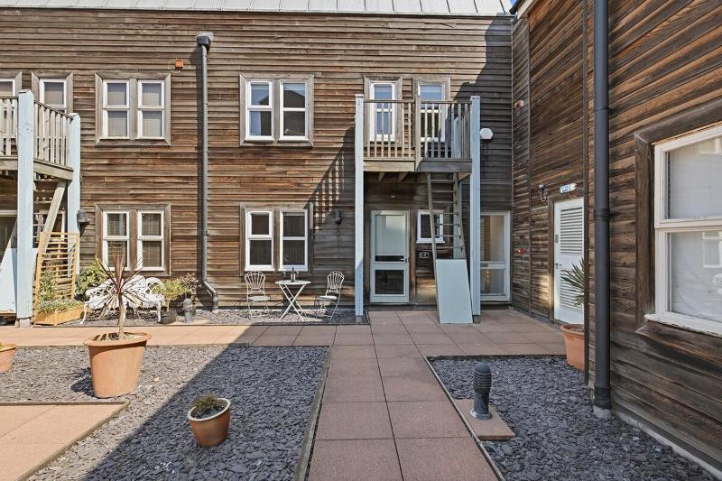 6BR Triplex | Pool Table | Rooftop Garden - image 10