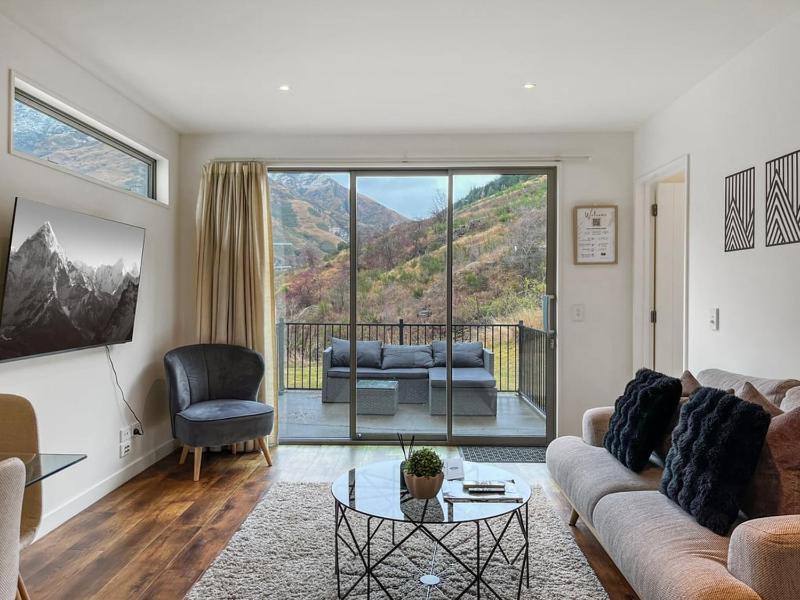 Shotover River 2 Bedrooms Luxury - image 4