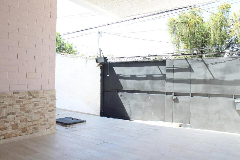 Casa Fontana - 3BR Home with Terrace & Free Parking - image 6