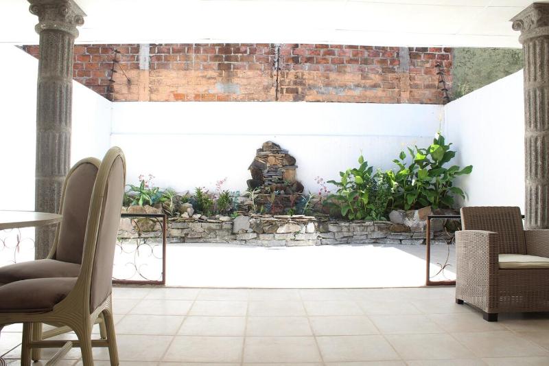 Casa Fontana - 3BR Home with Terrace & Free Parking - image 15