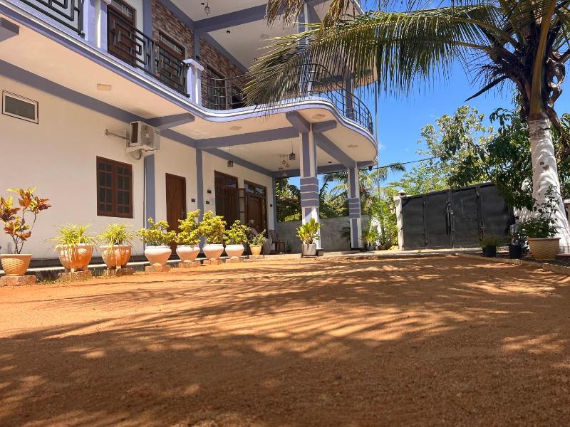 RKM Hotel Uppuveli - image 32