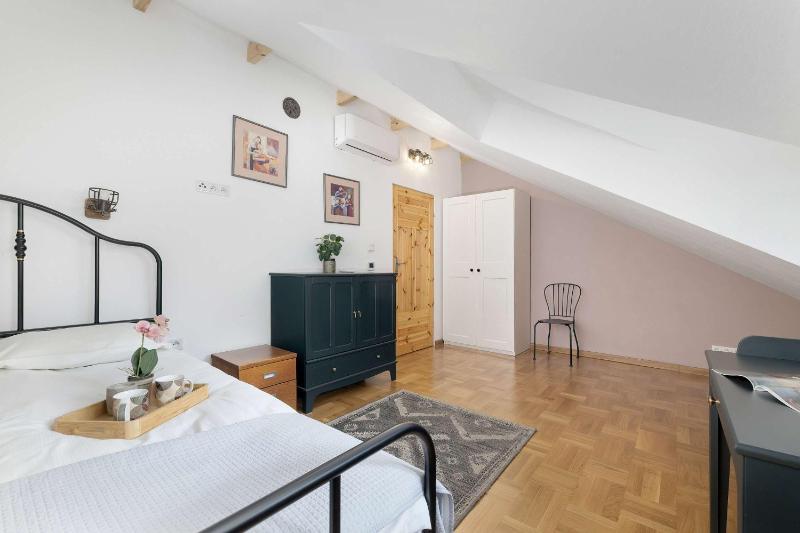 Two-Level Apartment in the City Center with Air Conditioning by Noclegi Renters - image 4