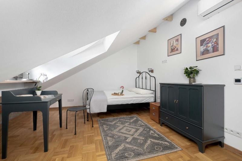 Two-Level Apartment in the City Center with Air Conditioning by Noclegi Renters - image 16