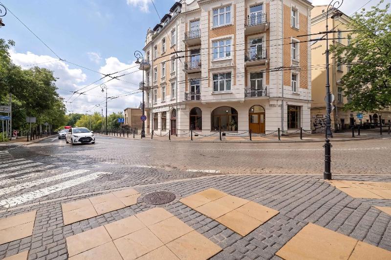 Two-Level Apartment in the City Center with Air Conditioning by Noclegi Renters - image 7