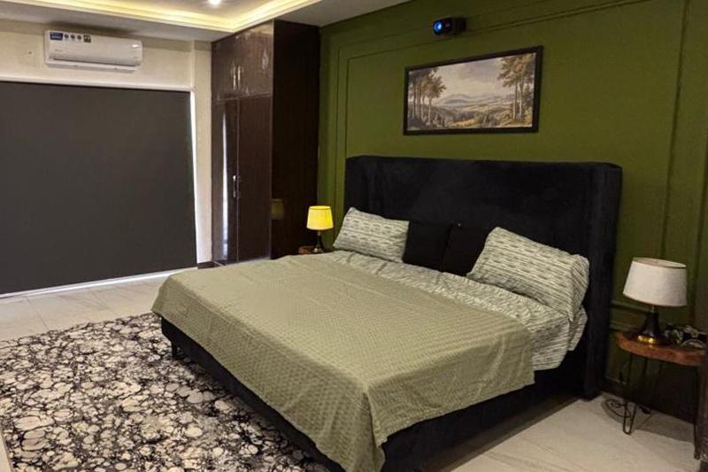 Spacious Apartment by Urban Residence - image 2