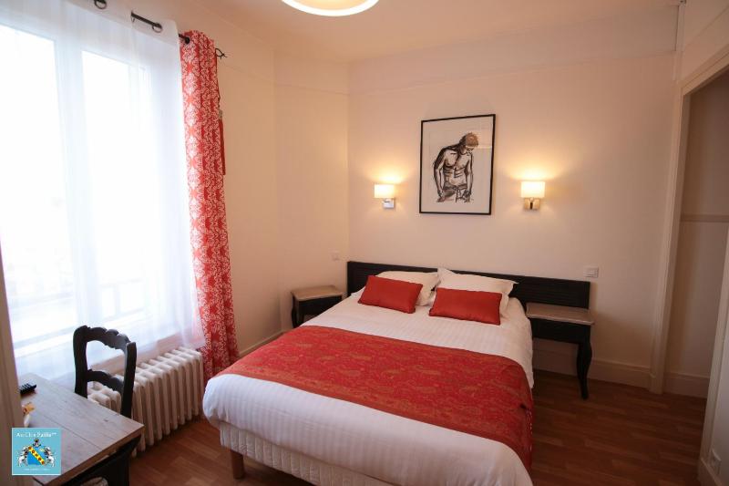 Standard Double Room image 3