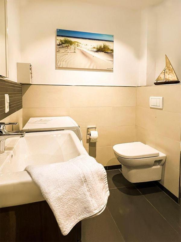 Norddeich-Perle-3-Fahrstuhl-exklusive-Wohnung - image 2