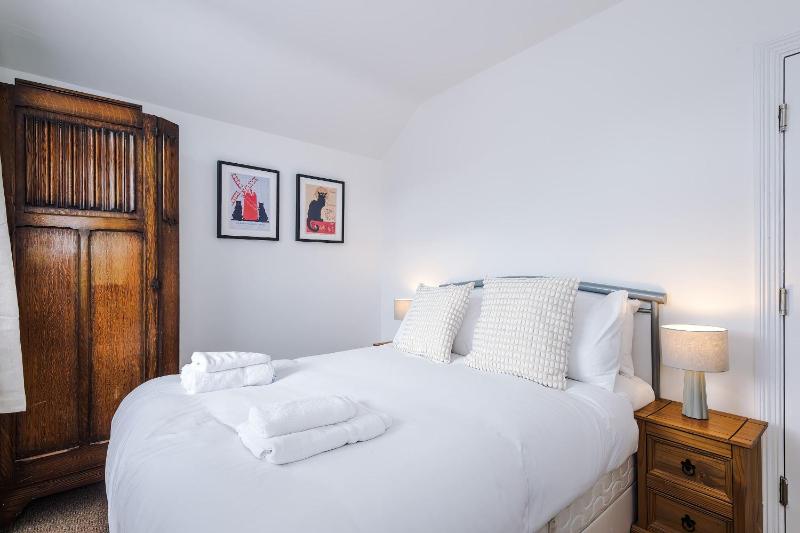 19 Grange Road - image 16