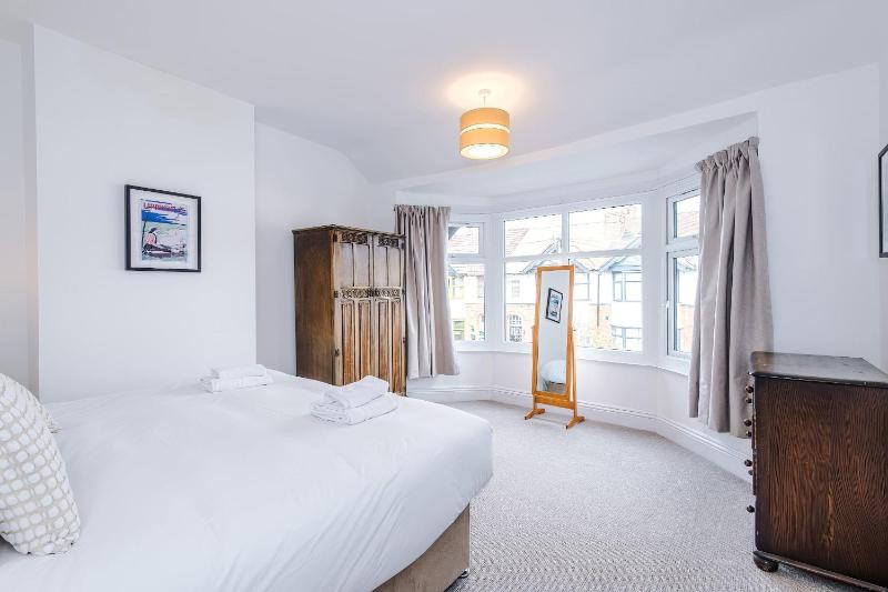 19 Grange Road - image 3