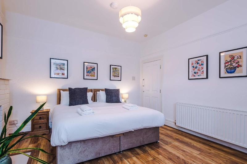 19 Grange Road - image 9
