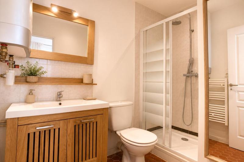 Enchanting 1-bedroom apartment on rue Fourmillière - image 5