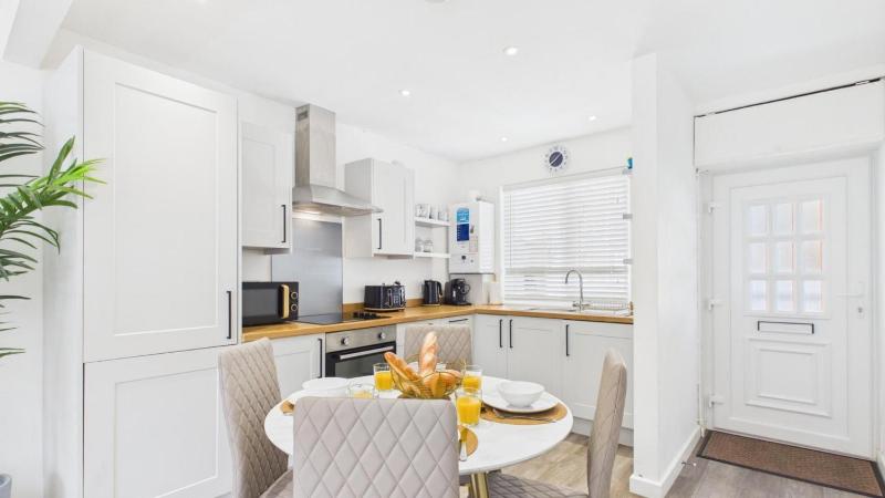 Charlton Mews - 2 Bedroom Apartment - Tenby - image 7