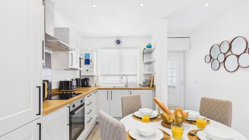 Charlton Mews - 2 Bedroom Apartment - Tenby - image 27