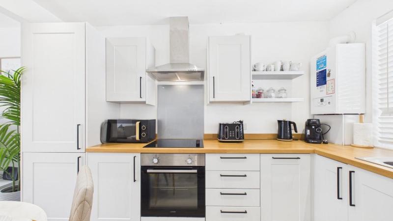 Charlton Mews - 2 Bedroom Apartment - Tenby - image 20