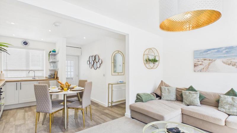 Charlton Mews - 2 Bedroom Apartment - Tenby - image 21