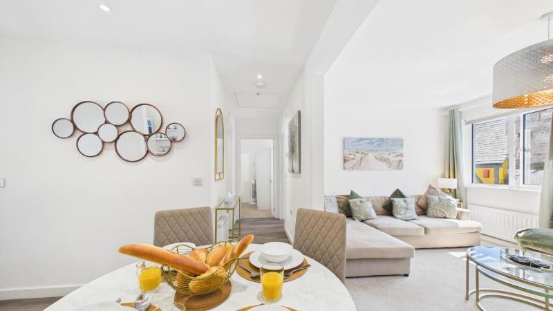 Charlton Mews - 2 Bedroom Apartment - Tenby - image 8
