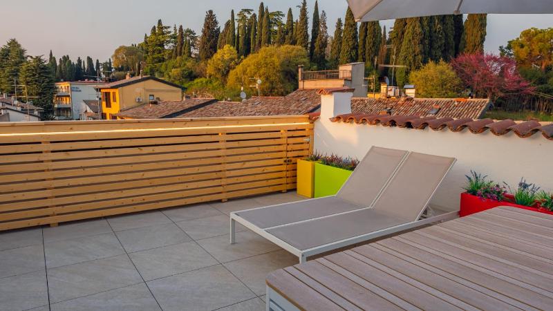 Sunset Lake View with private terrace - Italian Homing - image 10