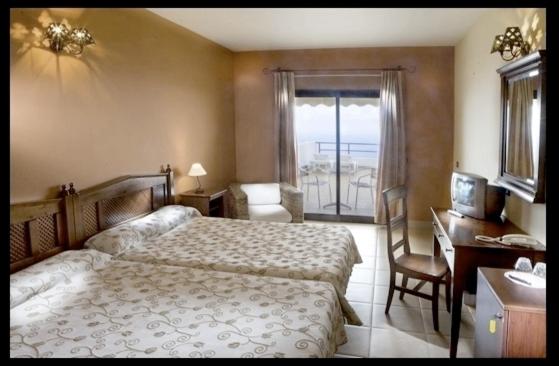 Double Room with Terrace image 3