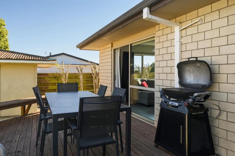 25A Hideaway - 3 Bed 2 Bath with Deck & BBQ - image 14