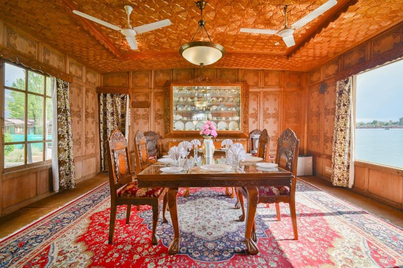 Shahenshah Heritage Houseboat - image 10