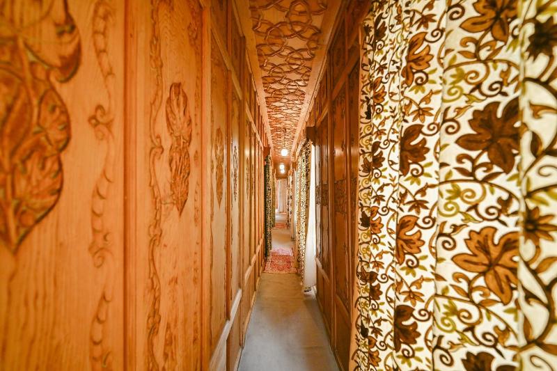 Shahenshah Heritage Houseboat - image 9