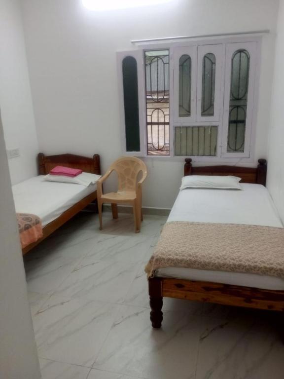 SivaG Guesthouse and Ramanashram Post Office shankara - image 2