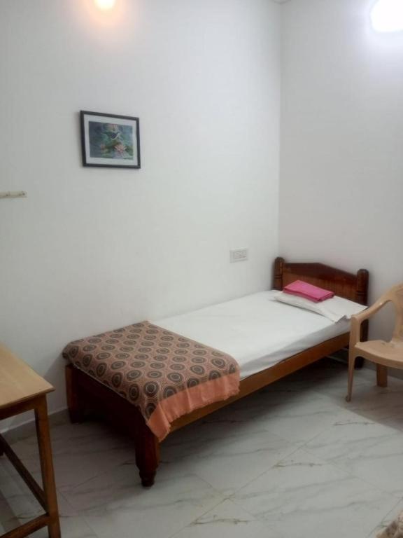 SivaG Guesthouse and Ramanashram Post Office shankara - image 7