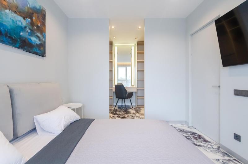 7-23 Kvartet Vasyl Lypkivskyi 16b Kyiv railway station metro nearby fantastic city view Petrovdom Apartment - image 5
