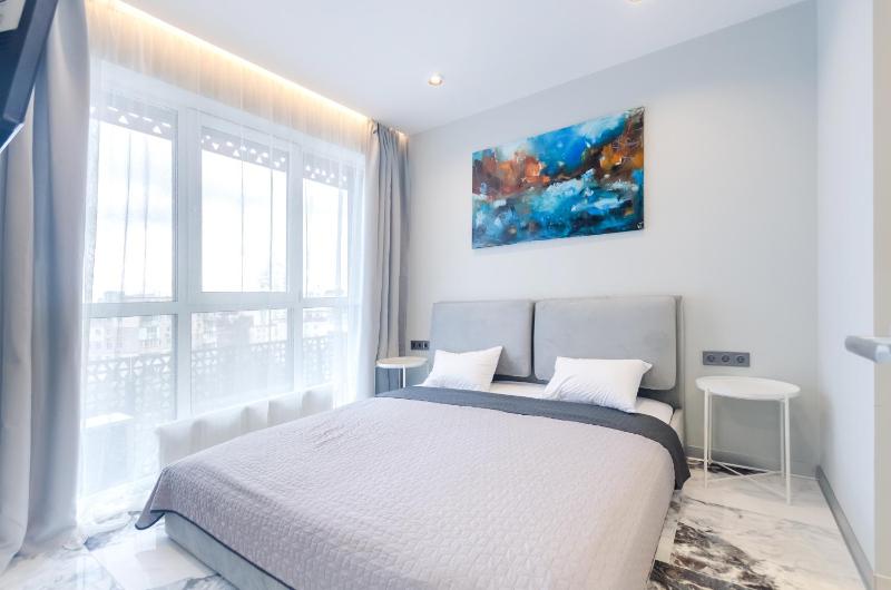 7-23 Kvartet Vasyl Lypkivskyi 16b Kyiv railway station metro nearby fantastic city view Petrovdom Apartment - image 6