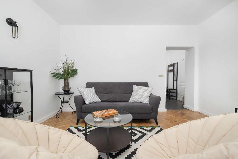 A Unique Apartment on the Wrocław Market Square with a Balcony by Noclegi Renters - image 5