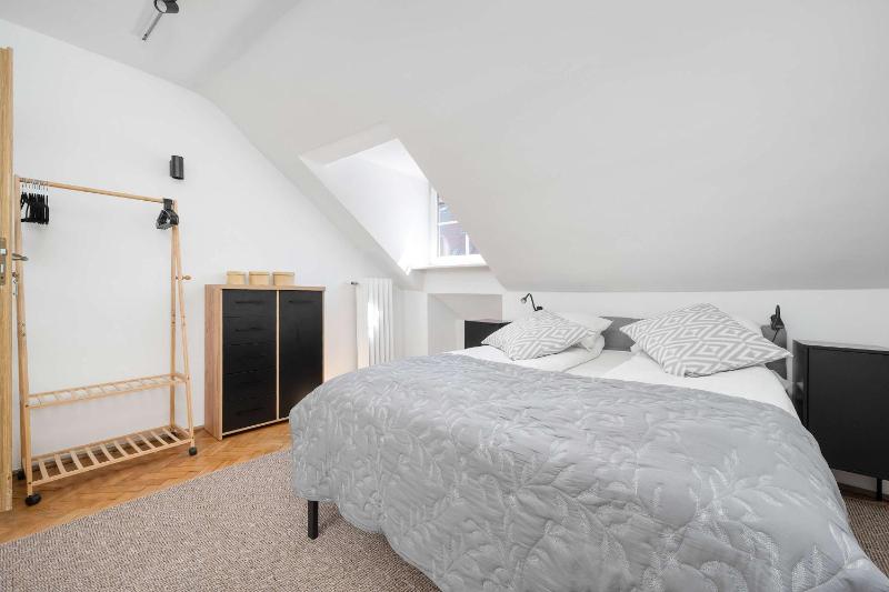 A Unique Apartment on the Wrocław Market Square with a Balcony by Noclegi Renters - image 4