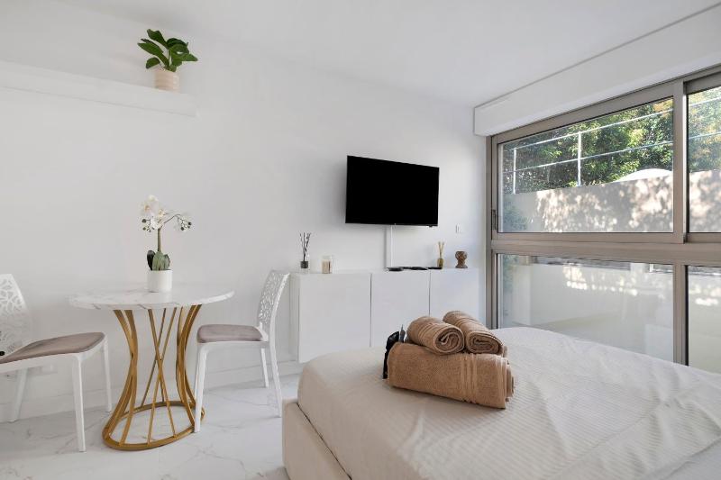 Cosy and Central - image 6