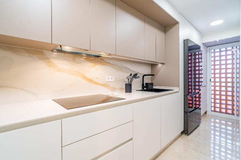 Cubo's Alicate Playa Marbella Apartment - image 3