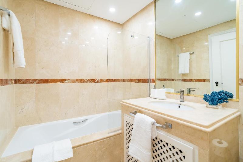 Cubo's Alicate Playa Marbella Apartment - image 36