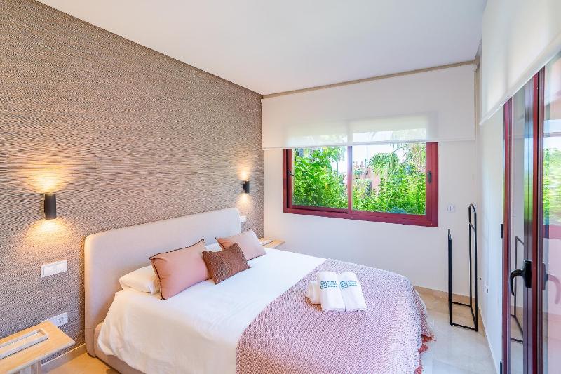 Cubo's Alicate Playa Marbella Apartment - image 10