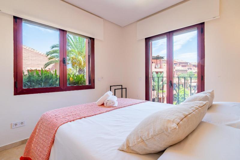 Cubo's Alicate Playa Marbella Apartment - image 16