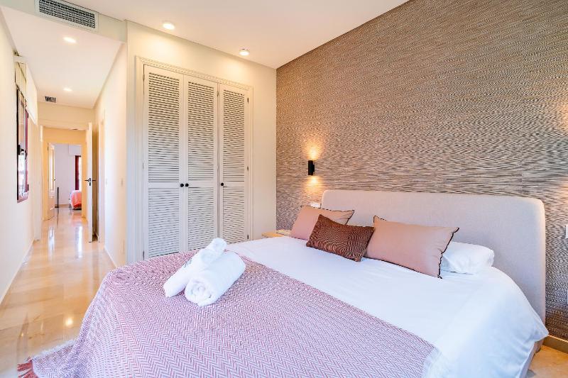 Cubo's Alicate Playa Marbella Apartment - image 29