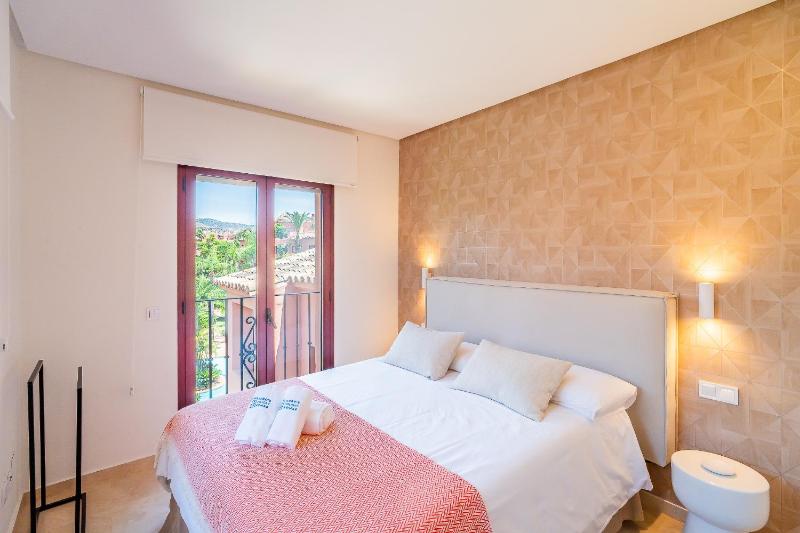 Cubo's Alicate Playa Marbella Apartment - image 22