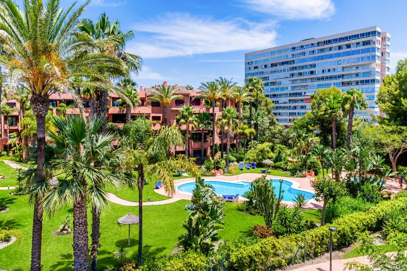 Cubo's Alicate Playa Marbella Apartment - image 21