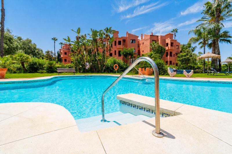 Cubo's Alicate Playa Marbella Apartment - image 11
