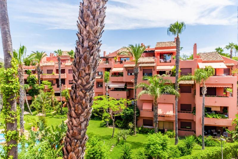 Cubo's Alicate Playa Marbella Apartment - image 25