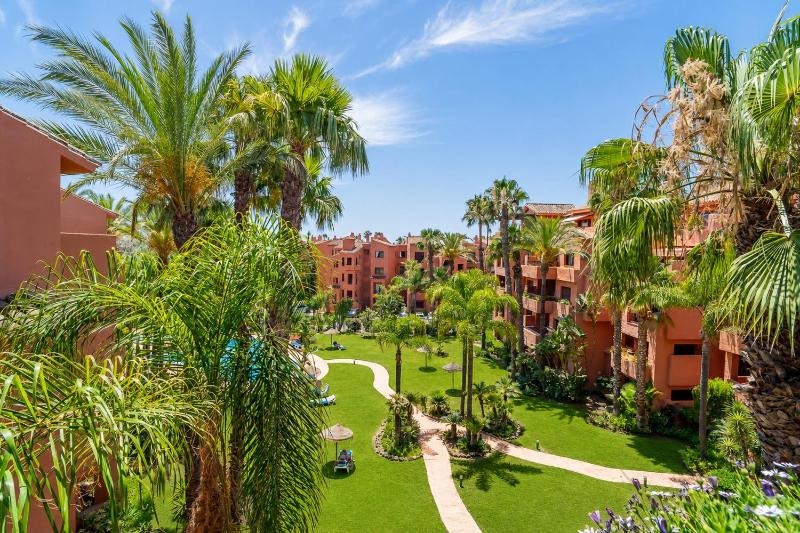 Cubo's Alicate Playa Marbella Apartment - image 17