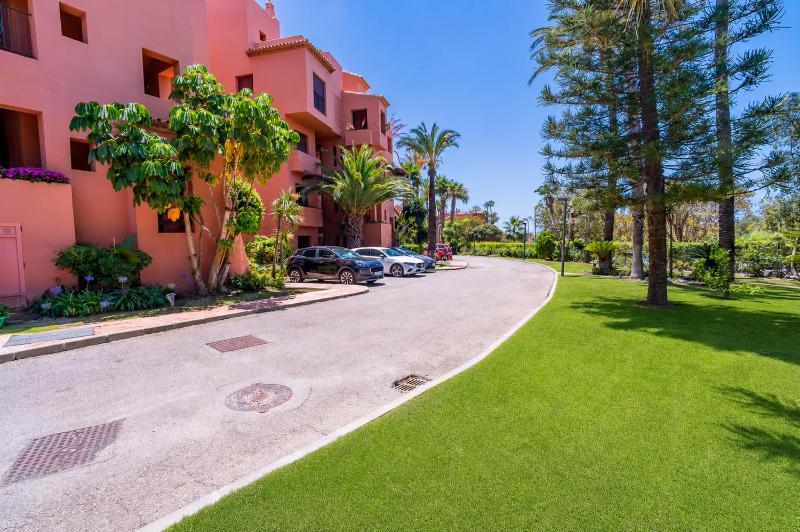 Cubo's Alicate Playa Marbella Apartment - image 26
