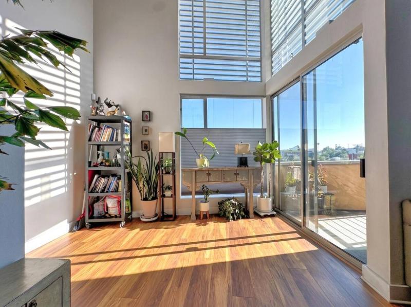 Modern 2BR + Loft Family Home steps to Echo Park - image 6