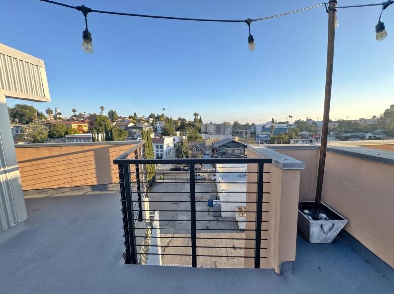 Modern 2BR + Loft Family Home steps to Echo Park - image 13
